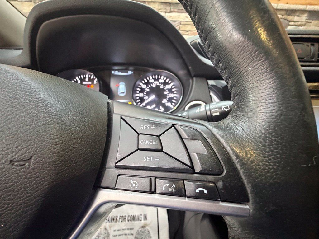 Used 2017 Nissan Rogue SV AWD/4WD image 34