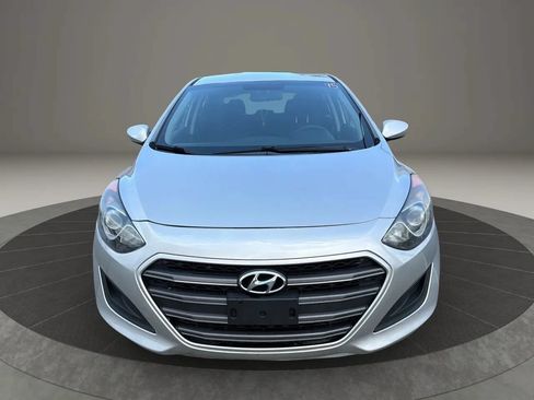 Used 2017 Hyundai Elantra GT FWD image 2