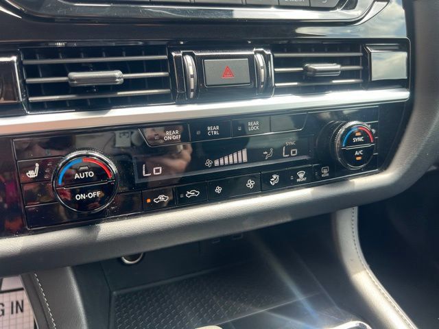 Used 2024 Nissan Pathfinder SV FWD image 22