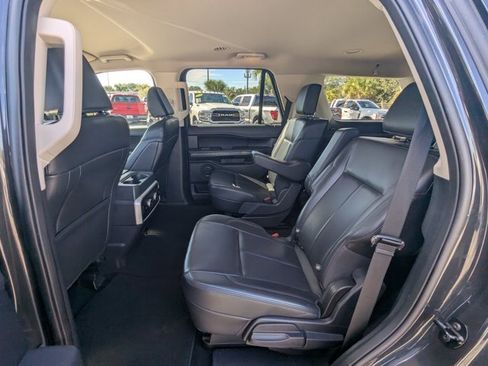 Certified 2024 Ford Expedition XLT image 16