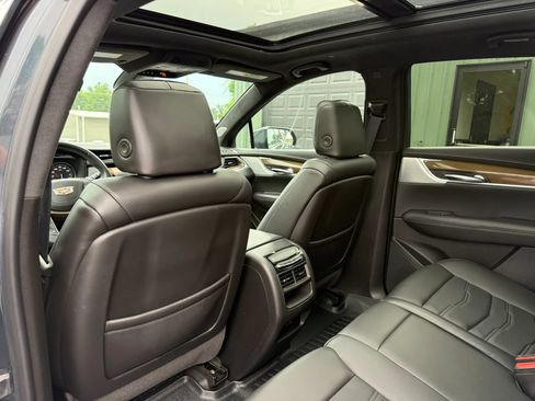 Used 2021 Cadillac XT5 Sportv w/ Platinum Package AWD/4WD image 22