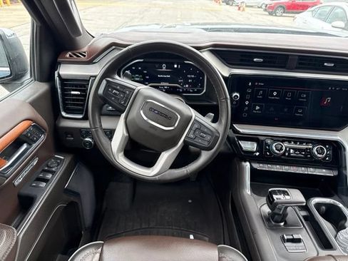 Used 2023 GMC Sierra 1500 Denali w/ Technology Package AWD/4WD image 17