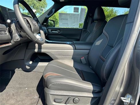 New 2025 Nissan Armada SL w/ Captain's Chari Seat Package image 9