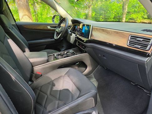 Used 2026 Volkswagen Atlas SE FWD image 9
