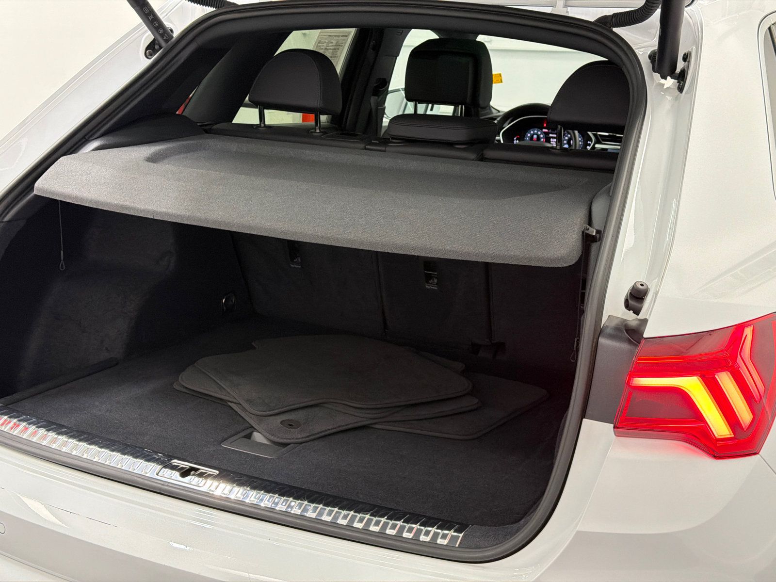 Used 2025 Audi Q3 2.0T Premium AWD/4WD image 9