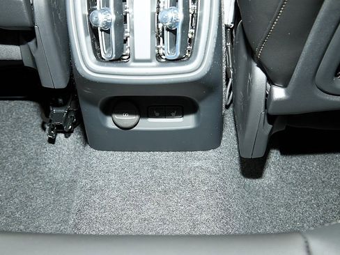 New 2026 Volvo XC40 B5 Plus w/ Climate Package image 22