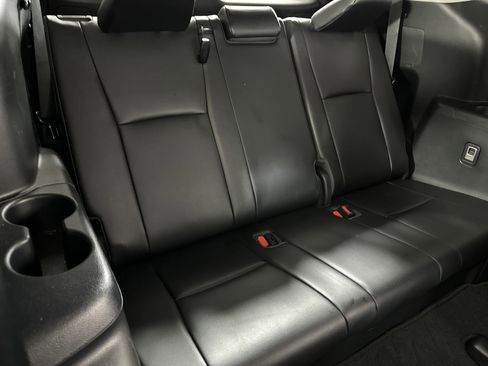 Used 2023 Toyota Highlander XLE image 64