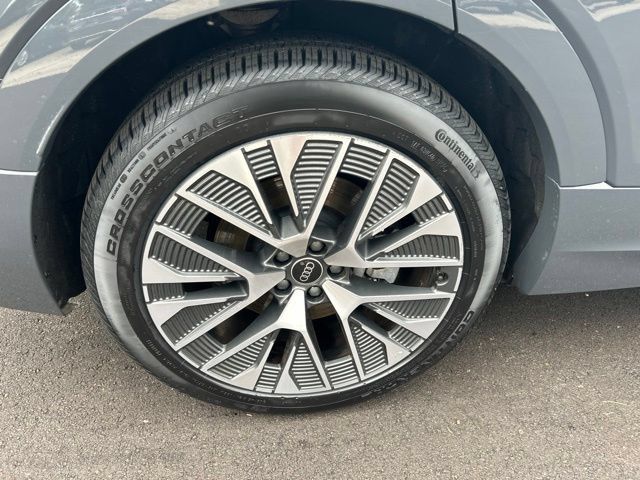 Used 2024 Audi Q8 e-tron Prestige w/ Prestige Package AWD/4WD image 33