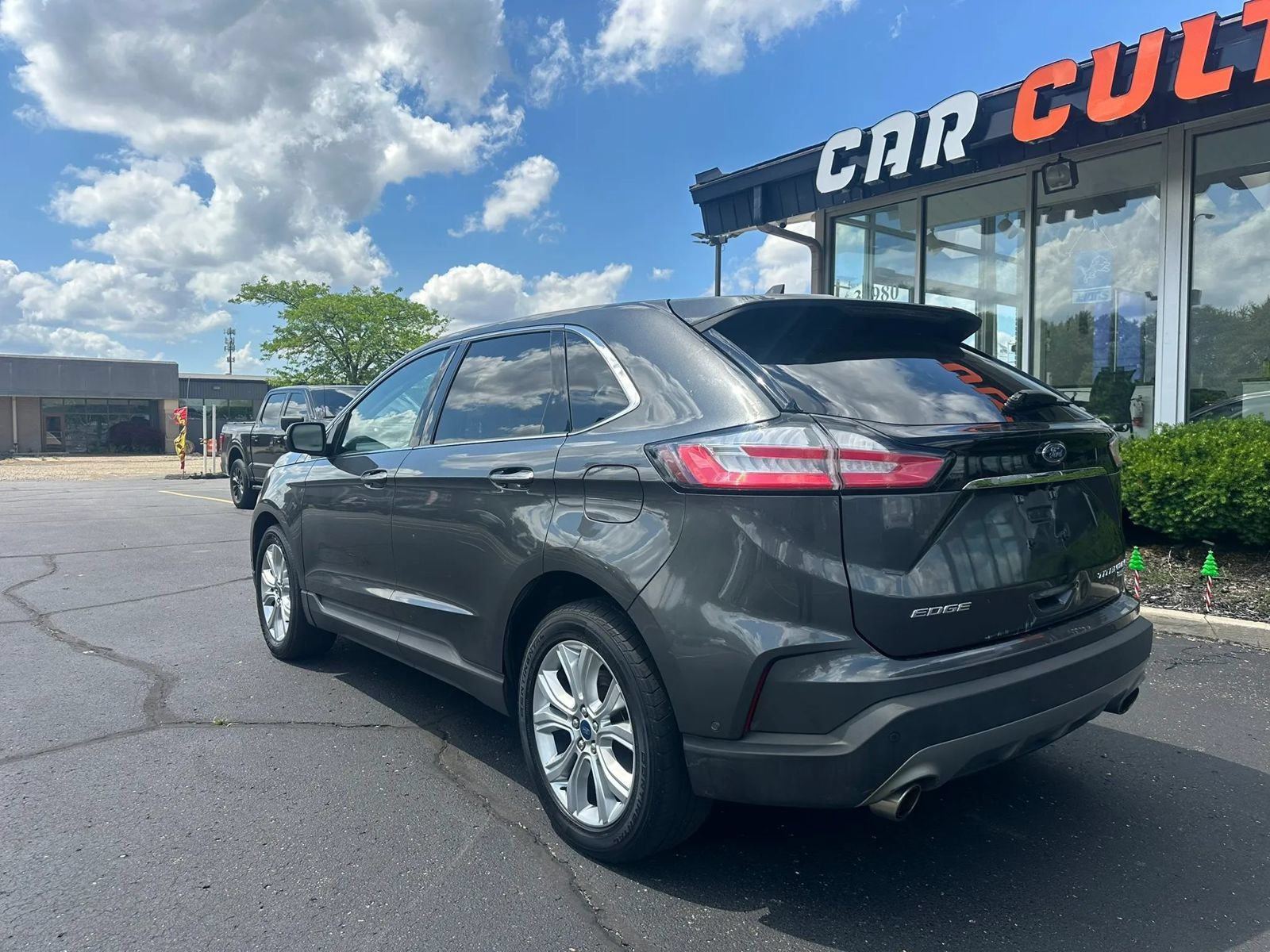 Used 2020 Ford Edge Titanium w/ Equipment Group 301A AWD/4WD image 5