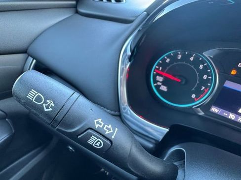 Used 2023 Chevrolet Traverse LT FWD image 25