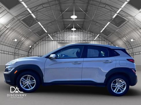 Used 2023 Hyundai Kona SE FWD image 2