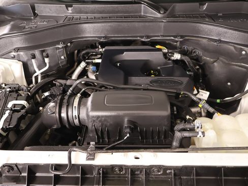 Used 2020 Ford Explorer XLT w/ Equipment Group 202A RWD image 20