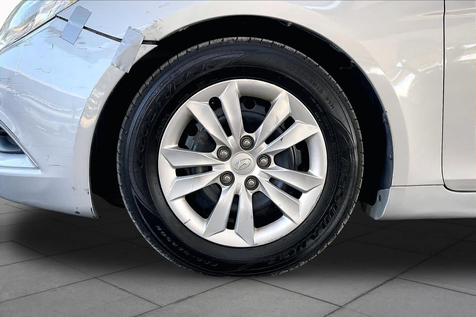 Used 2011 Hyundai Sonata GLS FWD image 10