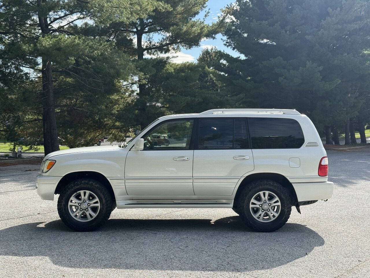 Used 2005 Lexus LX 470 4WD w/ Preferred Accessory Pkg image 15