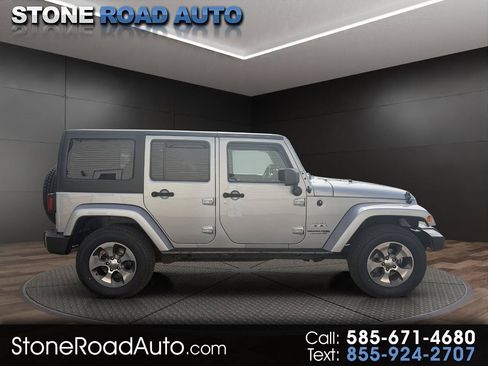 Used 2018 Jeep Wrangler Unlimited Sahara w/ Connectivity Group AWD/4WD image 1