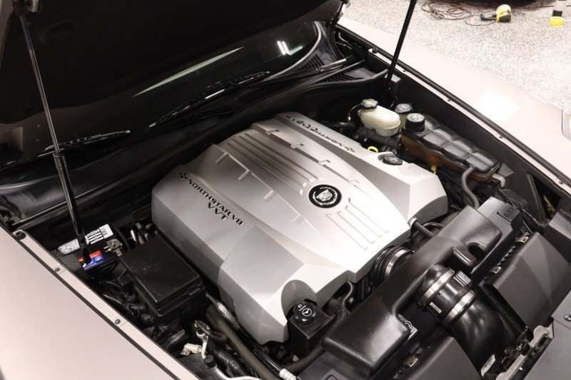 Used 2005 Cadillac XLR RWD image 16