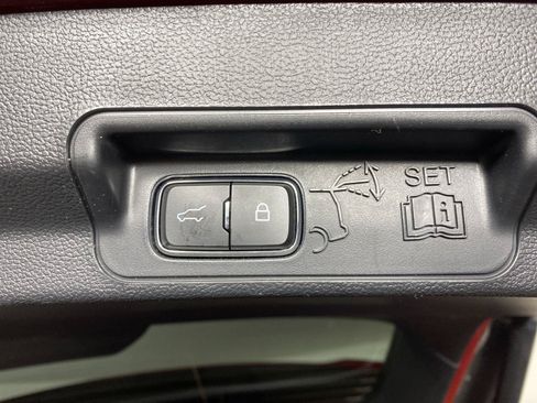 Used 2023 Ford Explorer XLT AWD/4WD image 5