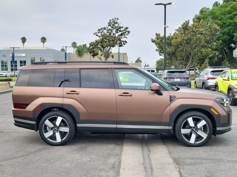 Certified 2025 Hyundai Santa Fe Limited AWD/4WD image 5