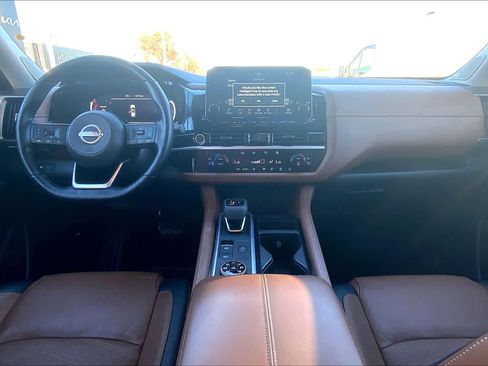 Used 2022 Nissan Pathfinder Platinum w/ Cargo Package image 15