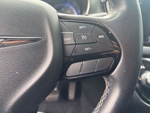 Used 2018 Chrysler Pacifica Touring Plus w/ S Appearance Package FWD image 12