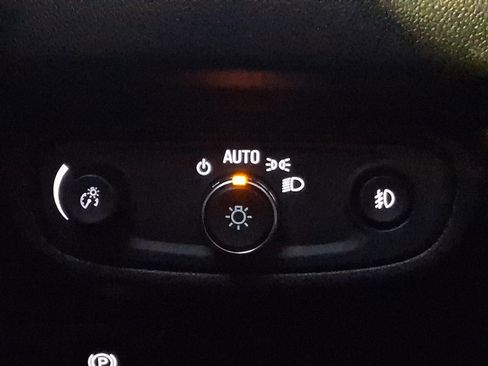 Used 2019 GMC Terrain Denali w/ Advanced Safety Package image 27