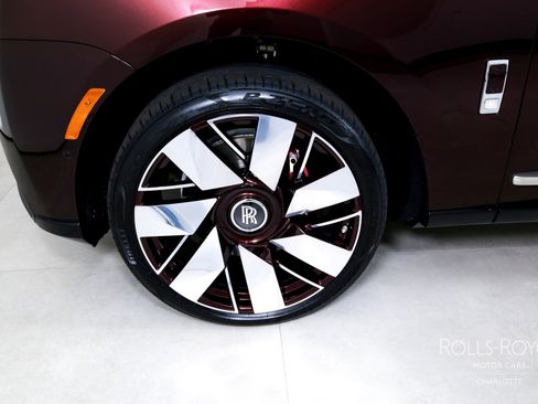 Certified 2025 Rolls-Royce Cullinan image 41