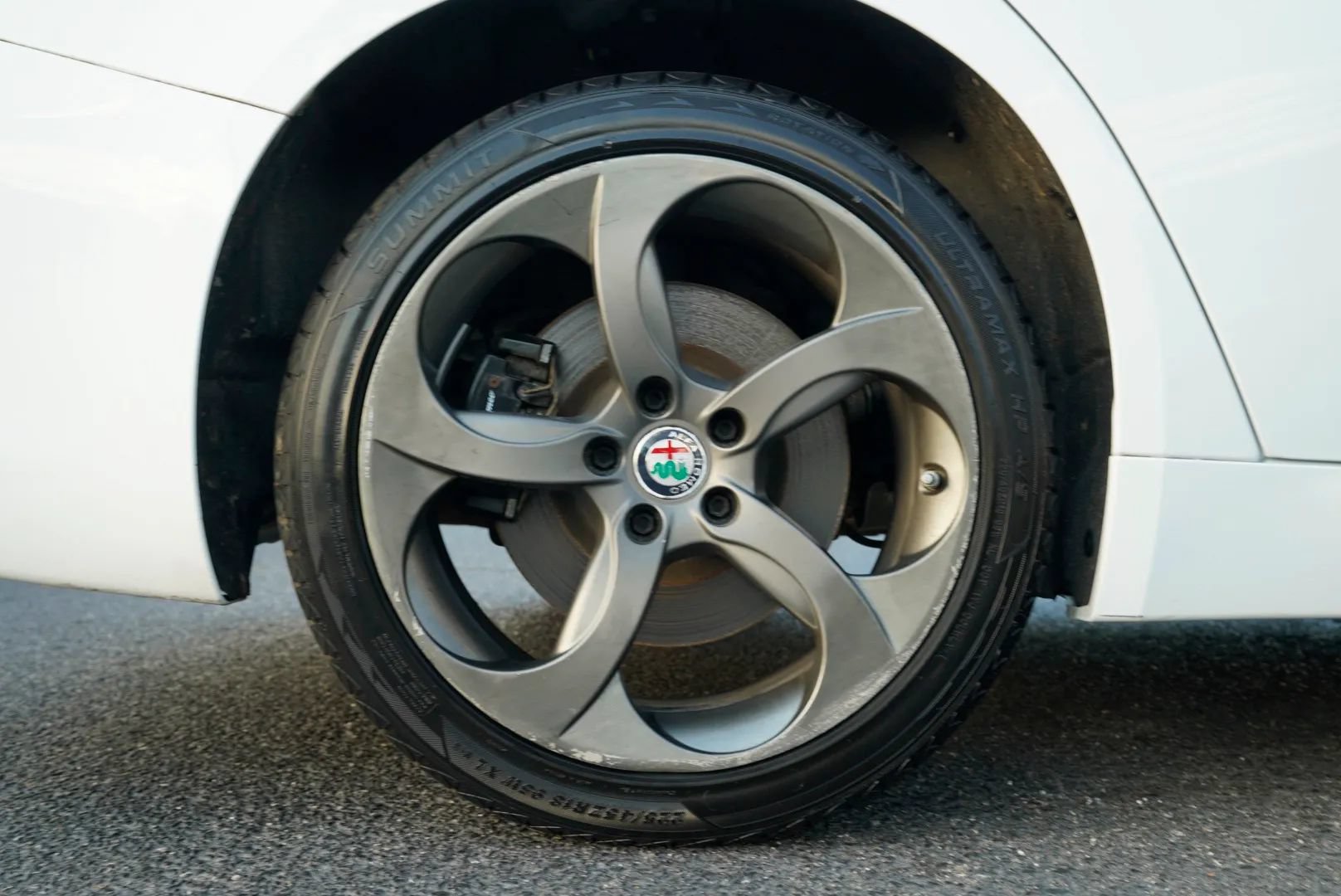 Used 2017 Alfa Romeo Giulia AWD image 16