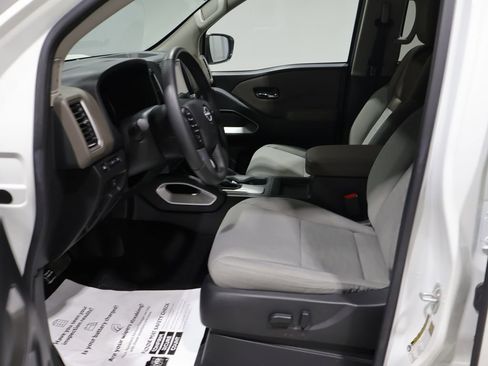 Used 2024 Nissan Frontier SV w/ SV Convenience Package AWD/4WD image 11