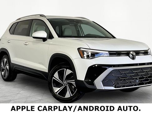 Used 2025 Volkswagen Taos SE AWD/4WD image 3