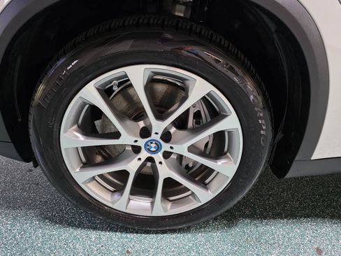Used 2022 BMW X5 xDrive45e w/ Executive Package image 12