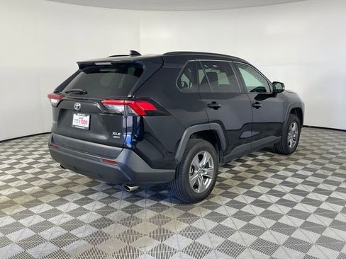 Used 2022 Toyota RAV4 XLE AWD/4WD image 16