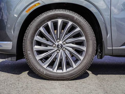 Used 2023 Hyundai Palisade Calligraphy image 9