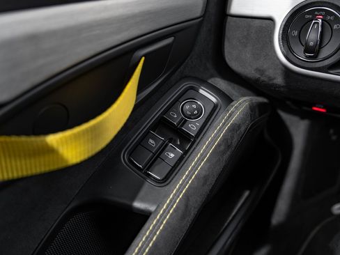 Used 2016 Porsche Cayman GT4 image 12