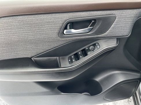 Used 2023 Nissan Rogue SV image 18