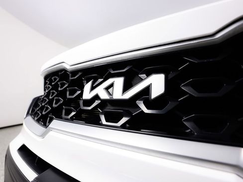 Used 2022 Kia Sorento LX image 4