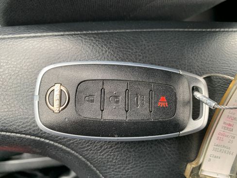 Used 2025 Nissan Versa SV image 21