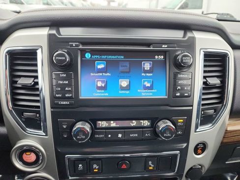 Used 2018 Nissan Titan SL image 43