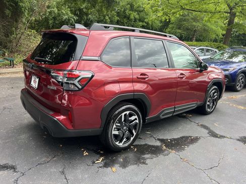 Certified 2025 Subaru Forester Limited w/ Popular Package AWD/4WD image 7