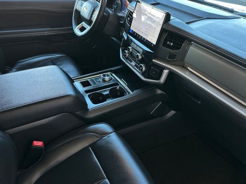 Used 2024 Ford Expedition Max XLT image 16