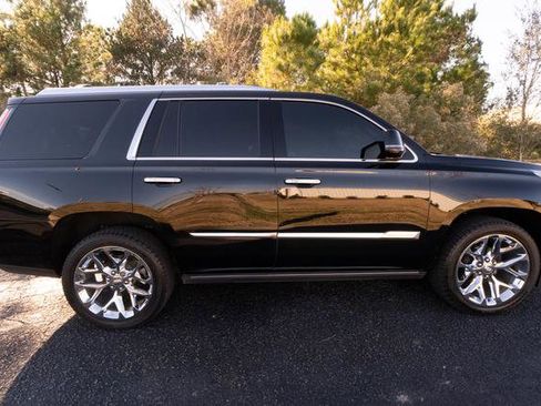 Used 2020 Cadillac Escalade Platinum image 2