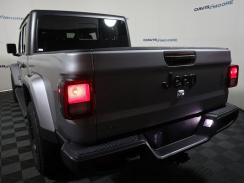 Used 2021 Jeep Gladiator Sport image 9