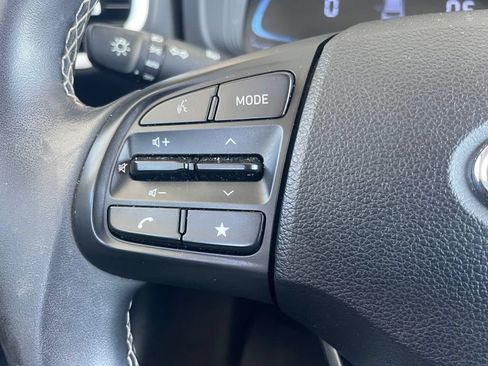 Used 2024 Hyundai Venue Limited FWD image 12