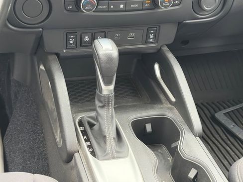 Used 2024 Nissan Frontier SV w/ SV Convenience Package RWD image 13