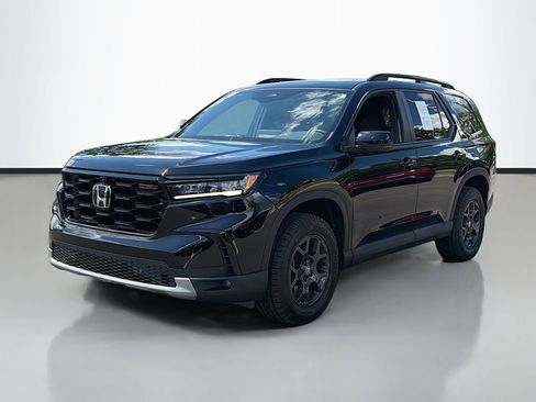 Used 2024 Honda Pilot TrailSport image 2