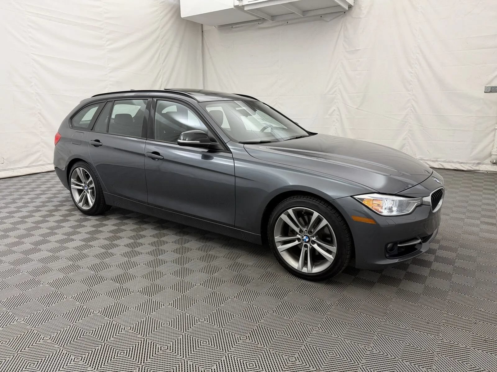 Used 2014 BMW 328i xDrive Wagon AWD/4WD image 4