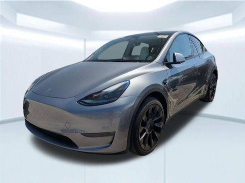 Used 2024 Tesla Model Y Long Range image 1