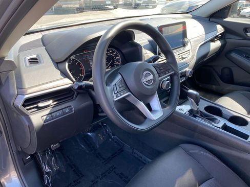 Used 2025 Nissan Altima 2.5 SV image 34