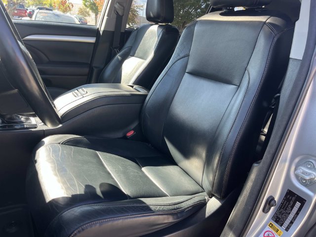 Used 2018 Toyota Highlander XLE AWD/4WD image 33