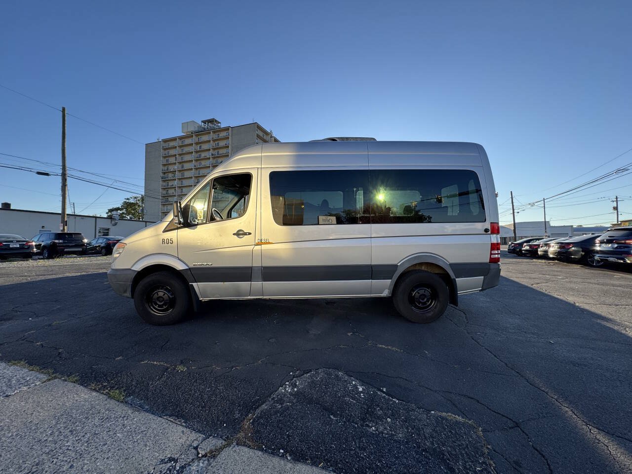 Used 2007 Dodge Sprinter 2500 w/ Cooling Group RWD image 3