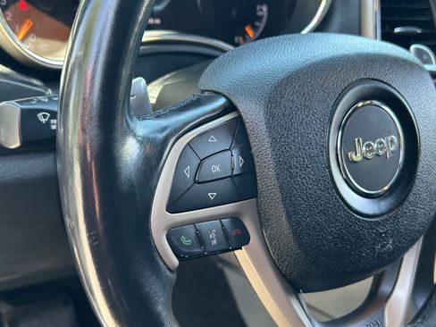 Used 2017 Jeep Grand Cherokee Laredo 75th Anniversary RWD image 28